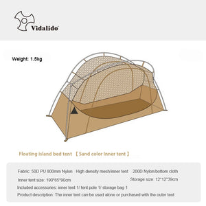 Deux tentes flottantes Vidalido pour une personne, avec moustiquaire et double paroi, sont installées sur l'herbe dans une zone boisée. Elles offrent un confort et une durabilité idéaux pour les aventures en plein air pendant trois saisons.