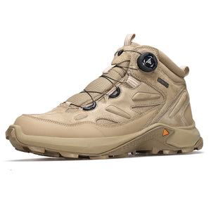 Le modèle Humtto "HUMTTO - HT-240351A" chaussures de randonnée mid-top pour homme, doté d'une protection contre les éclaboussures et d'une semelle robuste, est présenté incliné vers la droite sur un fond blanc.