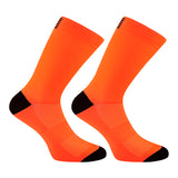 Trois paires de chaussettes de cyclisme pour hommes Daven Socks - YD-345, longueur ras du cou, en blanc, jaune néon avec accents noirs, et noir sont présentées côte à côte sur un fond blanc.