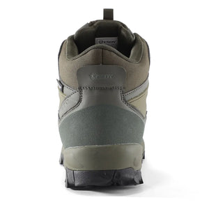 Une seule botte Esdy "Chaussures tactiques avec boucle de serrage rapide pour homme - C302" de couleur vert olive, avec une semelle robuste, une tige en maille et en synthétique, et la marque Esdy sur le côté, vue de la gauche.