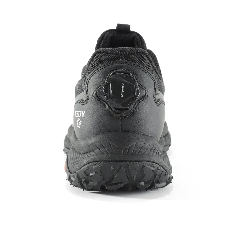 Les Esdy Chaussures d'approche/randonnée C301 combinent beige, noir et gris, semelles antidérapantes robustes, embouts et talons renforcés, système de laçage rapide à boucle rotative et marquage "Waterproof".