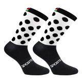 Trois paires de chaussettes de cyclisme pour hommes Daven Socks - YD-345, longueur ras du cou, en blanc, jaune néon avec accents noirs, et noir sont présentées côte à côte sur un fond blanc.