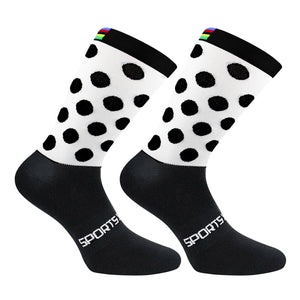 Trois paires de chaussettes de cyclisme pour hommes Daven Socks - YD-345, longueur ras du cou, en blanc, jaune néon avec accents noirs, et noir sont présentées côte à côte sur un fond blanc.