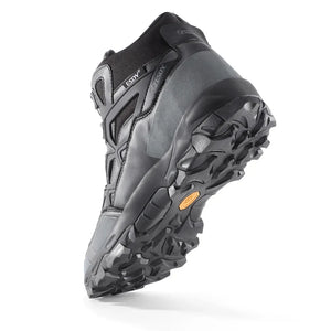 Une seule botte Esdy "Chaussures tactiques avec boucle de serrage rapide pour homme - C302" de couleur vert olive, avec une semelle robuste, une tige en maille et en synthétique, et la marque Esdy sur le côté, vue de la gauche.