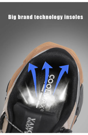 La CHRLCK "CHRLCK - KC-trail" est une chaussure de randonnée imperméable beige et noire pour homme, avec une fermeture à cadran, des lacets noirs et une robuste semelle marron. Chaussures respirantes et imperméables, idéales pour toutes vos aventures.