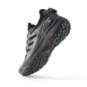 Les Esdy Chaussures d'approche/randonnée C301 combinent beige, noir et gris, semelles antidérapantes robustes, embouts et talons renforcés, système de laçage rapide à boucle rotative et marquage "Waterproof".