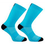 Trois paires de chaussettes de cyclisme pour hommes Daven Socks - YD-345, longueur ras du cou, en blanc, jaune néon avec accents noirs, et noir sont présentées côte à côte sur un fond blanc.