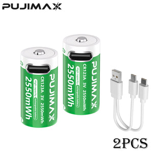 Deux piles lithium-ion CR123A PUJIMAX vertes de 3 V et 2 550 mW, ainsi que deux câbles USB-C : des accessoires parfaits pour les équipements de plein air.
