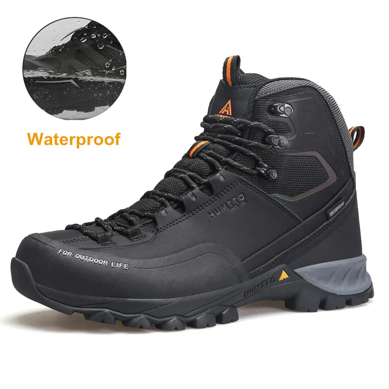 Humtto "HT-240783A" chaussures de randonnée high-top 100% imperméables pour homme, avec semelle robuste, empiècements en mesh et bout renforcé, exposées sur fond blanc. Logo Humtto en haut à gauche.