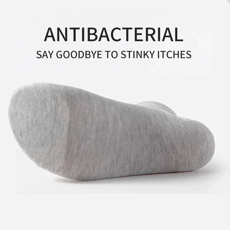 Lot de 5 paires de chaussettes homme en fibre de bambou antibactériennes "MiiOW - MQL2B28368", couleurs gris et noir, présentées sur fond blanc. Marque MiiOW.