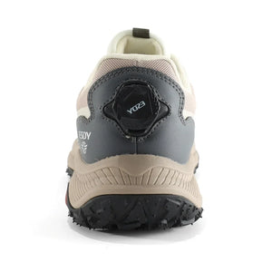 Les Esdy Chaussures d'approche/randonnée C301 combinent beige, noir et gris, semelles antidérapantes robustes, embouts et talons renforcés, système de laçage rapide à boucle rotative et marquage "Waterproof".