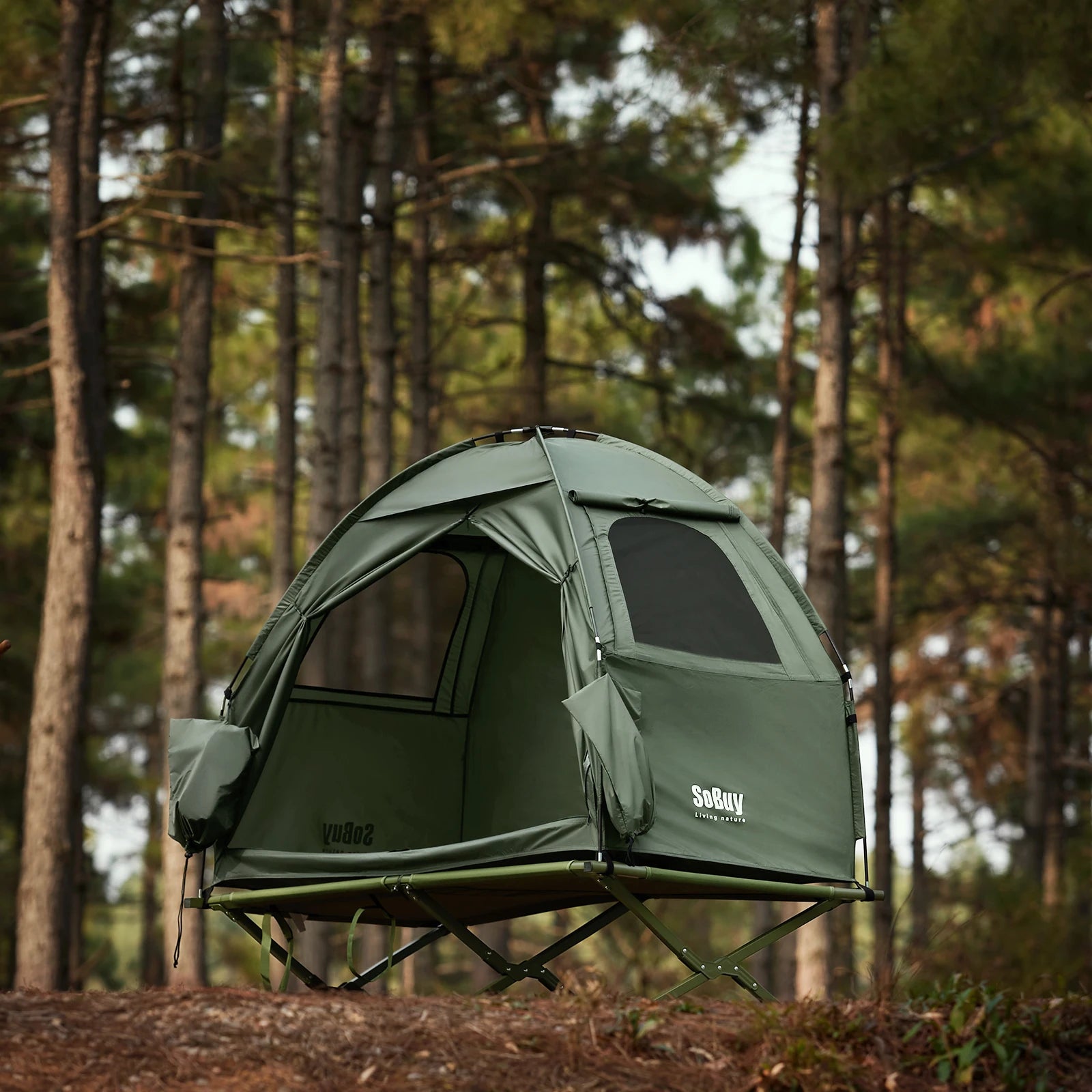 Le SoBuy Lit de camp hybride avec tente 3 en 1 pour 1 personne "OGS32-II" comprend une tente en polyester vert, des pieds en aluminium, une fenêtre latérale, une moustiquaire et une pochette de rangement.