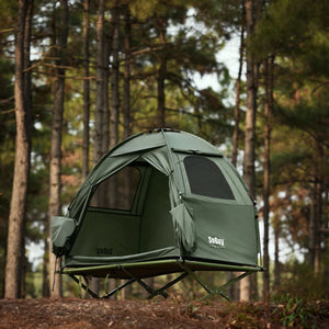 Le SoBuy Lit de camp hybride avec tente 3 en 1 pour 1 personne "OGS32-II" comprend une tente en polyester vert, des pieds en aluminium, une fenêtre latérale, une moustiquaire et une pochette de rangement.