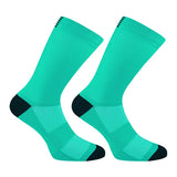 Trois paires de chaussettes de cyclisme pour hommes Daven Socks - YD-345, longueur ras du cou, en blanc, jaune néon avec accents noirs, et noir sont présentées côte à côte sur un fond blanc.