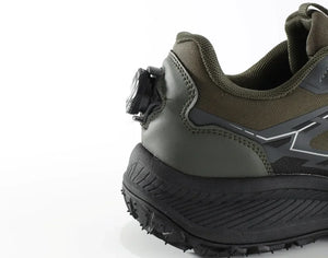 Les Esdy Chaussures d'approche/randonnée C301 combinent beige, noir et gris, semelles antidérapantes robustes, embouts et talons renforcés, système de laçage rapide à boucle rotative et marquage "Waterproof".