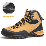 Humtto "HT-240783A" chaussures de randonnée high-top 100% imperméables pour homme, avec semelle robuste, empiècements en mesh et bout renforcé, exposées sur fond blanc. Logo Humtto en haut à gauche.