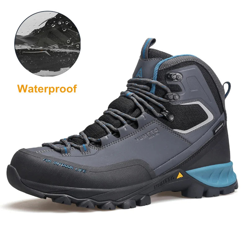 Humtto "HT-240783A" chaussures de randonnée high-top 100% imperméables pour homme, avec semelle robuste, empiècements en mesh et bout renforcé, exposées sur fond blanc. Logo Humtto en haut à gauche.