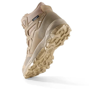 Une seule botte Esdy "Chaussures tactiques avec boucle de serrage rapide pour homme - C302" de couleur vert olive, avec une semelle robuste, une tige en maille et en synthétique, et la marque Esdy sur le côté, vue de la gauche.