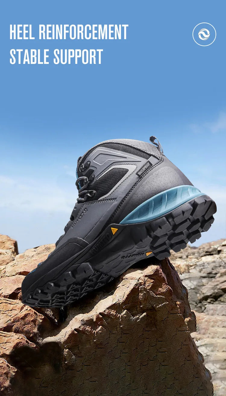 Humtto "HT-240783A" chaussures de randonnée high-top 100% imperméables pour homme, avec semelle robuste, empiècements en mesh et bout renforcé, exposées sur fond blanc. Logo Humtto en haut à gauche.