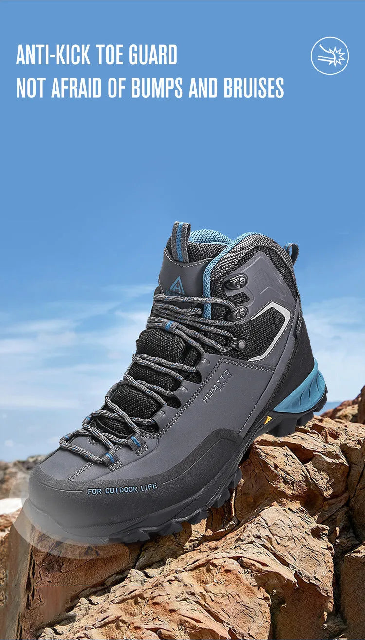 Humtto "HT-240783A" chaussures de randonnée high-top 100% imperméables pour homme, avec semelle robuste, empiècements en mesh et bout renforcé, exposées sur fond blanc. Logo Humtto en haut à gauche.