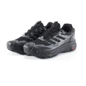 Les Esdy Chaussures d'approche/randonnée C301 combinent beige, noir et gris, semelles antidérapantes robustes, embouts et talons renforcés, système de laçage rapide à boucle rotative et marquage "Waterproof".