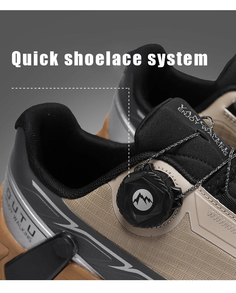 La CHRLCK "CHRLCK - KC-trail" est une chaussure de randonnée imperméable beige et noire pour homme, avec une fermeture à cadran, des lacets noirs et une robuste semelle marron. Chaussures respirantes et imperméables, idéales pour toutes vos aventures.