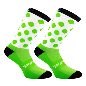 Trois paires de chaussettes de cyclisme pour hommes Daven Socks - YD-345, longueur ras du cou, en blanc, jaune néon avec accents noirs, et noir sont présentées côte à côte sur un fond blanc.