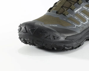 Les Esdy Chaussures d'approche/randonnée C301 combinent beige, noir et gris, semelles antidérapantes robustes, embouts et talons renforcés, système de laçage rapide à boucle rotative et marquage "Waterproof".