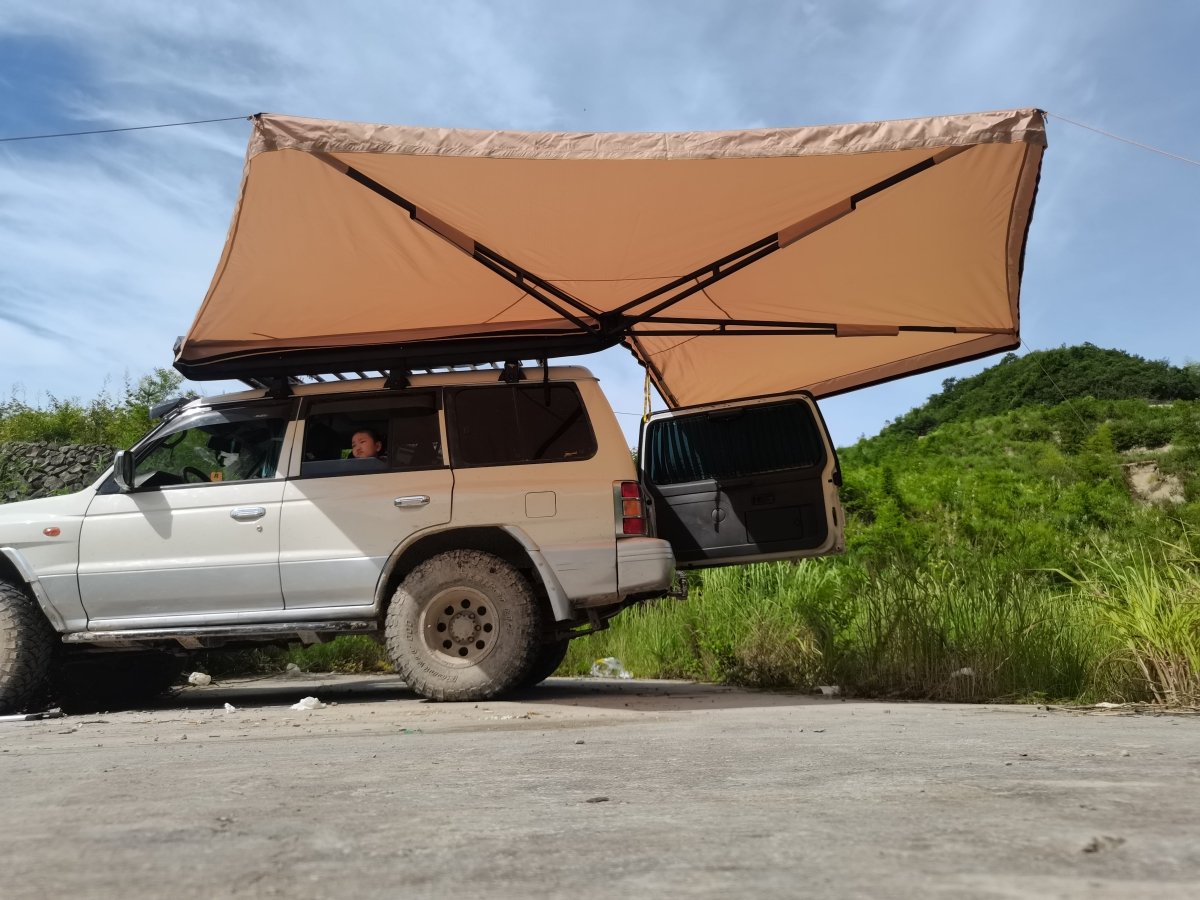 Auvent 270° pour voiture, SUV, 4x4 ou van en tissu oxford 600D résistant & imperméable anti - UV “Planète Rando – Aurora 270” - Planète Rando