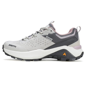 Chaussures de randonnée / trail low-top pour femme "HUMTTO - HT-160560B" grises et blanches en cuir véritable, semelle noire, accents roses, logo Humtto sur le côté et le dessus-idéales pour la randonnée.