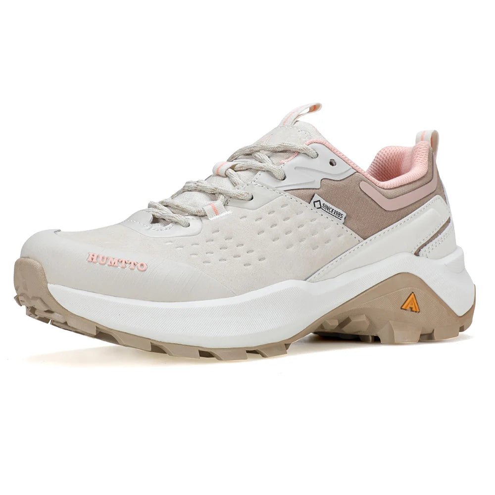 Chaussures de randonnée / trail low-top pour femme "HUMTTO - HT-160560B" grises et blanches en cuir véritable, semelle noire, accents roses, logo Humtto sur le côté et le dessus-idéales pour la randonnée.