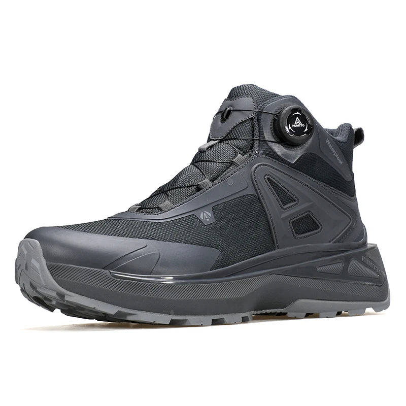 Les chaussures de randonnée mid-top pour homme "HUMTTO - HT-250818A", dotées de la technologie Static Waterproof, d'un soutien élevé de la cheville, d'une semelle texturée et d'un système de laçage rapide bouton rotatif, sont affichées sur un fond blanc.