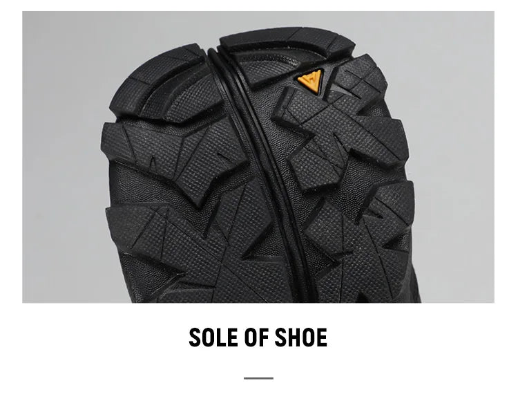 A single Humtto - HT-250366A mid-top randonnée/bottine d'expédition pour homme, gris et noir, antidérapant, protection splash-proof, maintien cheville, lacets, logo Humtto latéral et languette, sur fond blanc.