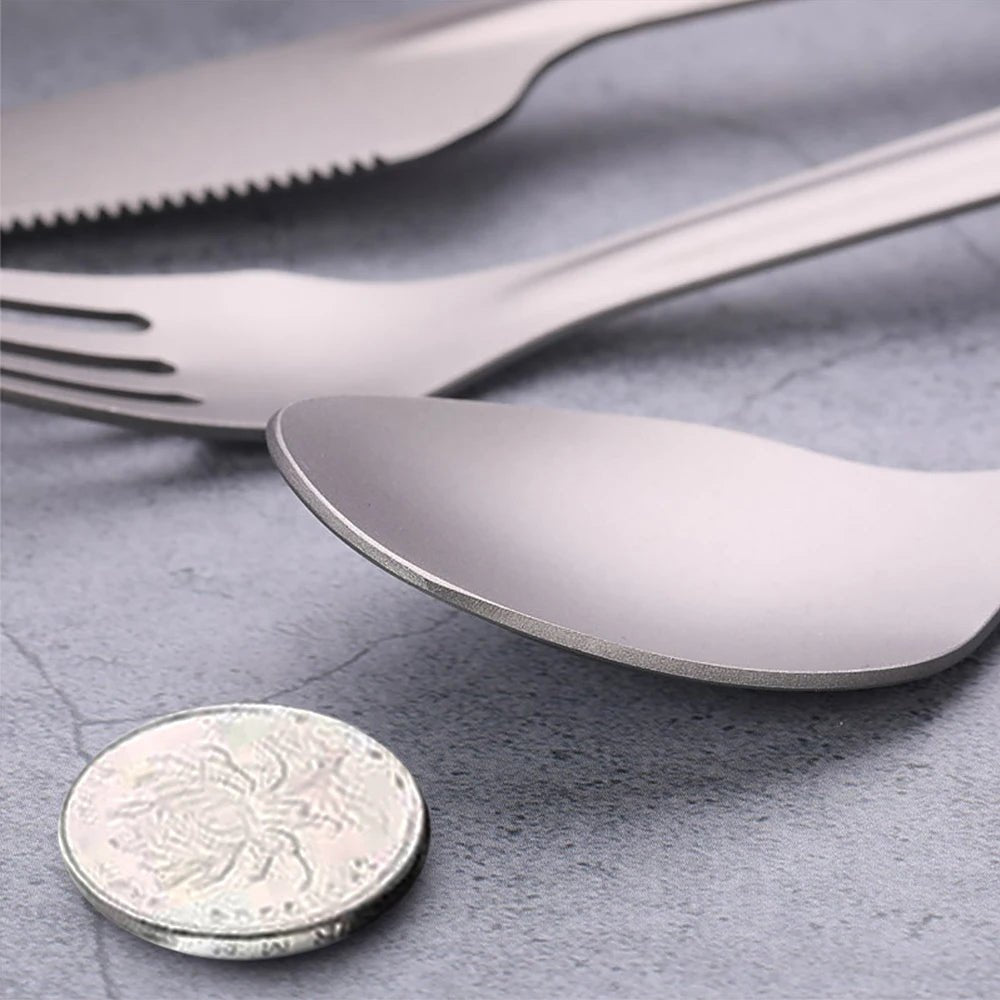 Ensemble de couverts en titane 4 en 1 "Tomshoo - 4 - in - 1 cutlery set" - Planète Rando