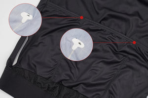 Le maillot de cyclisme unisexe à manches longues blanc DAREVIE "DVJ187" est doté d'une protection UV-SPF30+/SPF50+, d'une fermeture éclair sur le devant, de logos discrets, d'un tissu respirant et de manches en maille 3D pour plus de confort. Montré sur un fond uni.