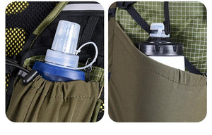 Deux vues rapprochées montrent des bouteilles d'eau dans les poches latérales du Sac à dos ultraléger pour le trekking et le trail 30L "ANMEILU - AML1066", mettant en évidence différents designs de poches et styles de bouchons de bouteilles.