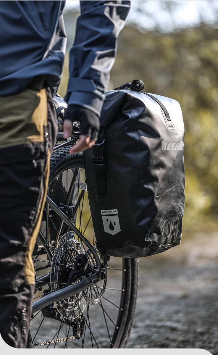 Sacoche de vélo 25L pour porte - bagages arrière de vélo 100% imperméable "Rhinowalk - BPB0904" - Planète Rando