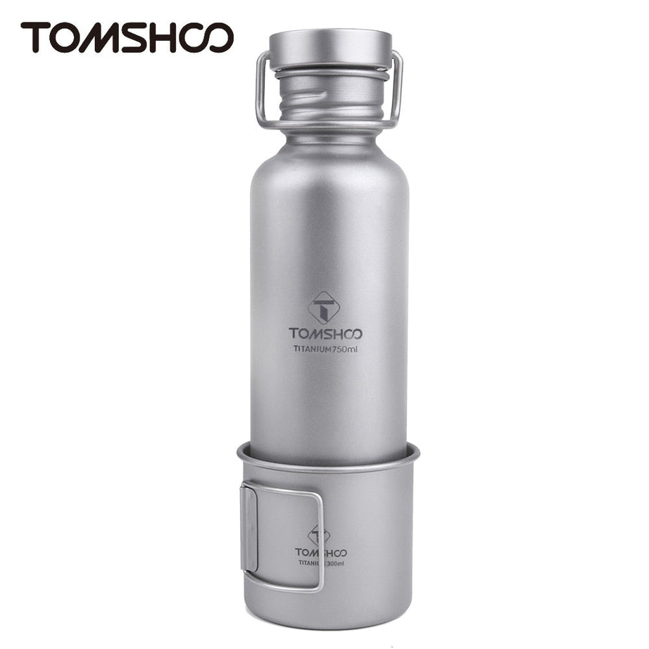 Bouteille d'eau en titane 750ml et tasse de 300ml 230g "Tomshoo – Camp kit" - | Planète Rando